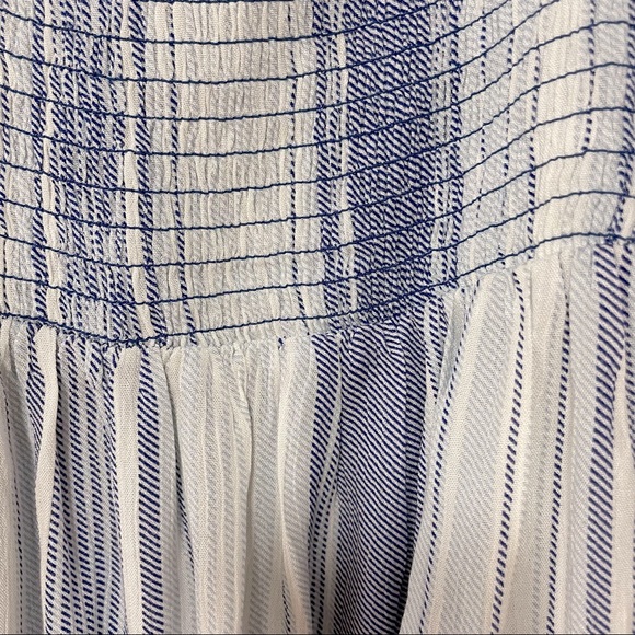 Torrid Blue White Stripe Smocked Top Sz 1 - Picture 6 of 7